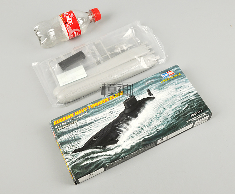 1:700 Russian Navy Typhoon Cla - Model Kit Yacht ulasan dan harga
